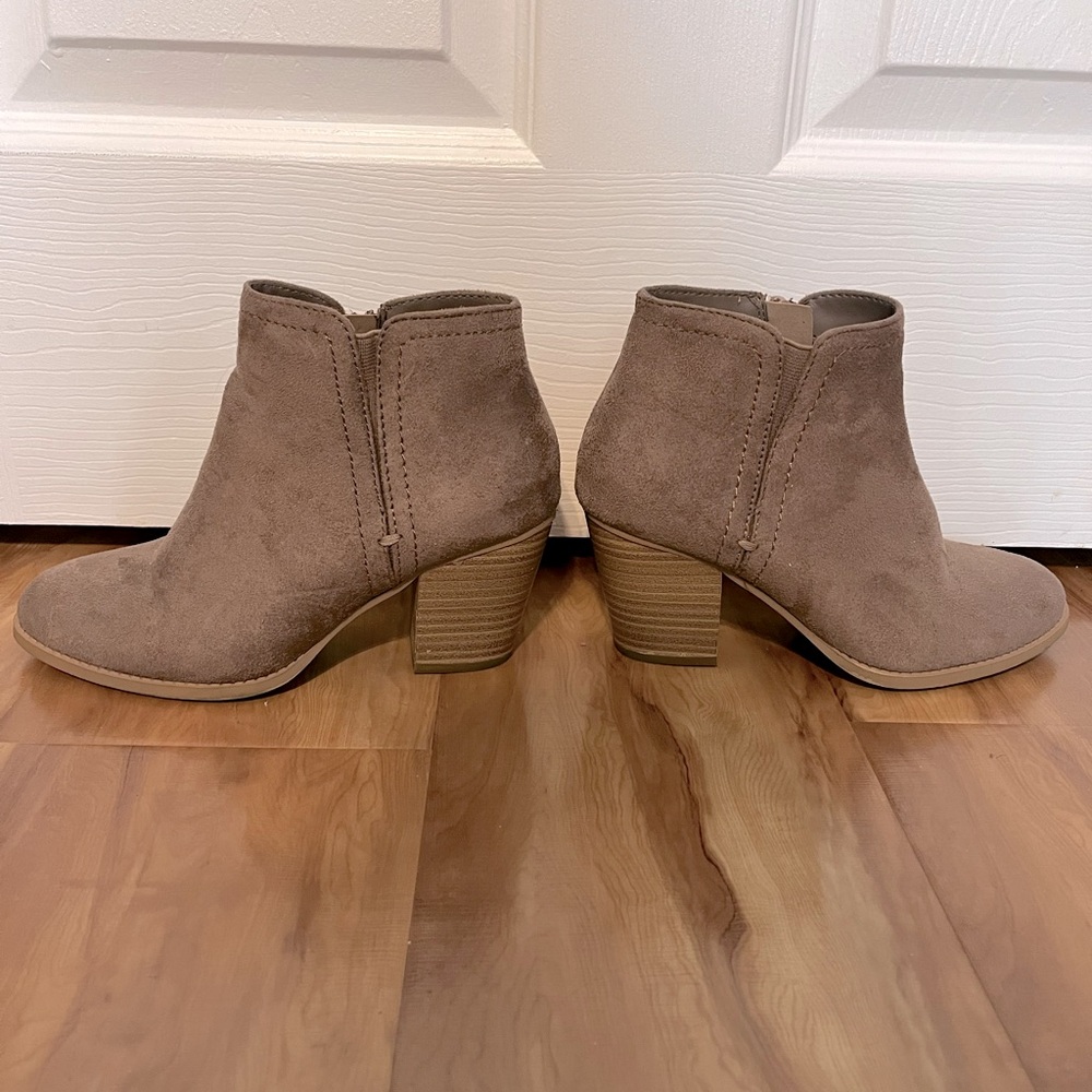 Cityclassified  Faux Suede Tan/Taupe Ankle Bootie Size 5.5